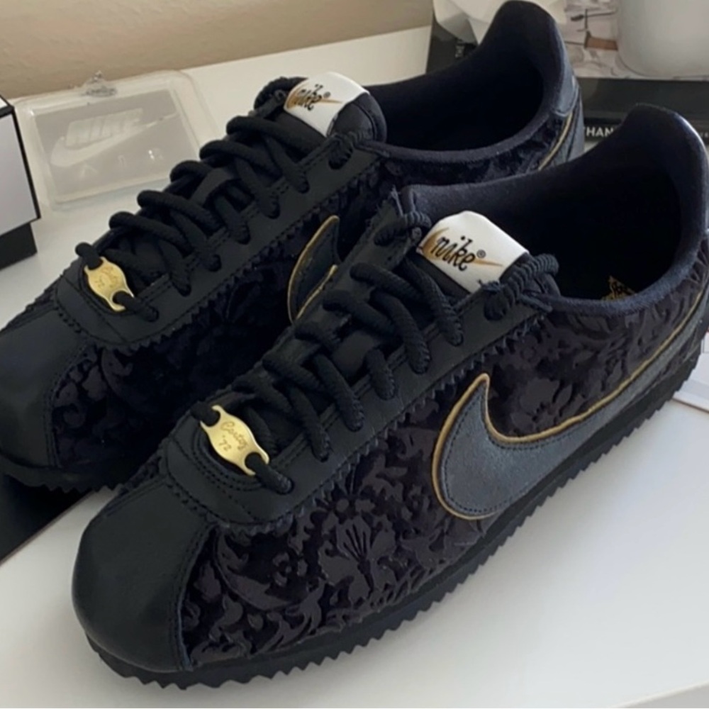 Nike Women's Black and Gold Patterned Sneakers